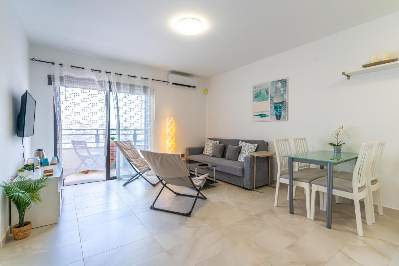Modern 2-Bedroom Apartment With Stunning View Адехе Экстерьер фото